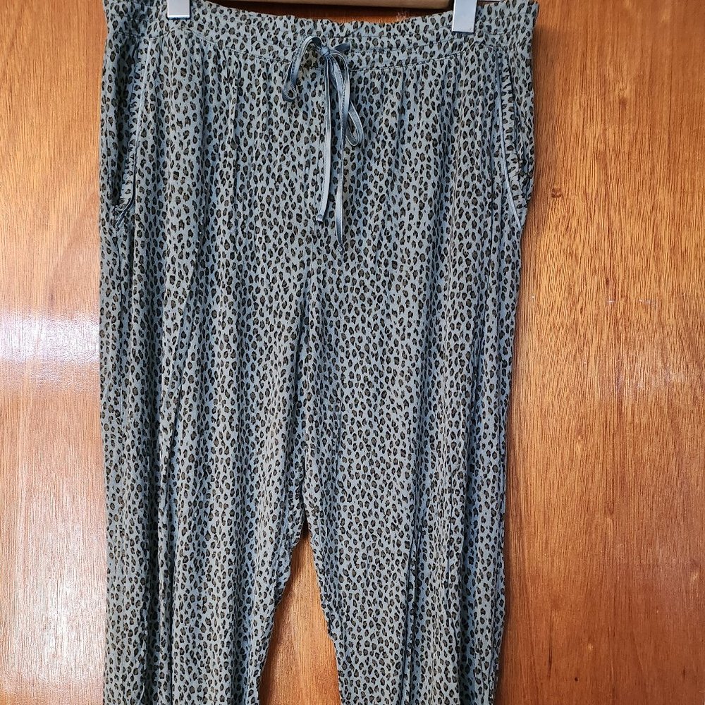 Gap Body True Sleep Modal Jogger Jammies Green Leopard Medium